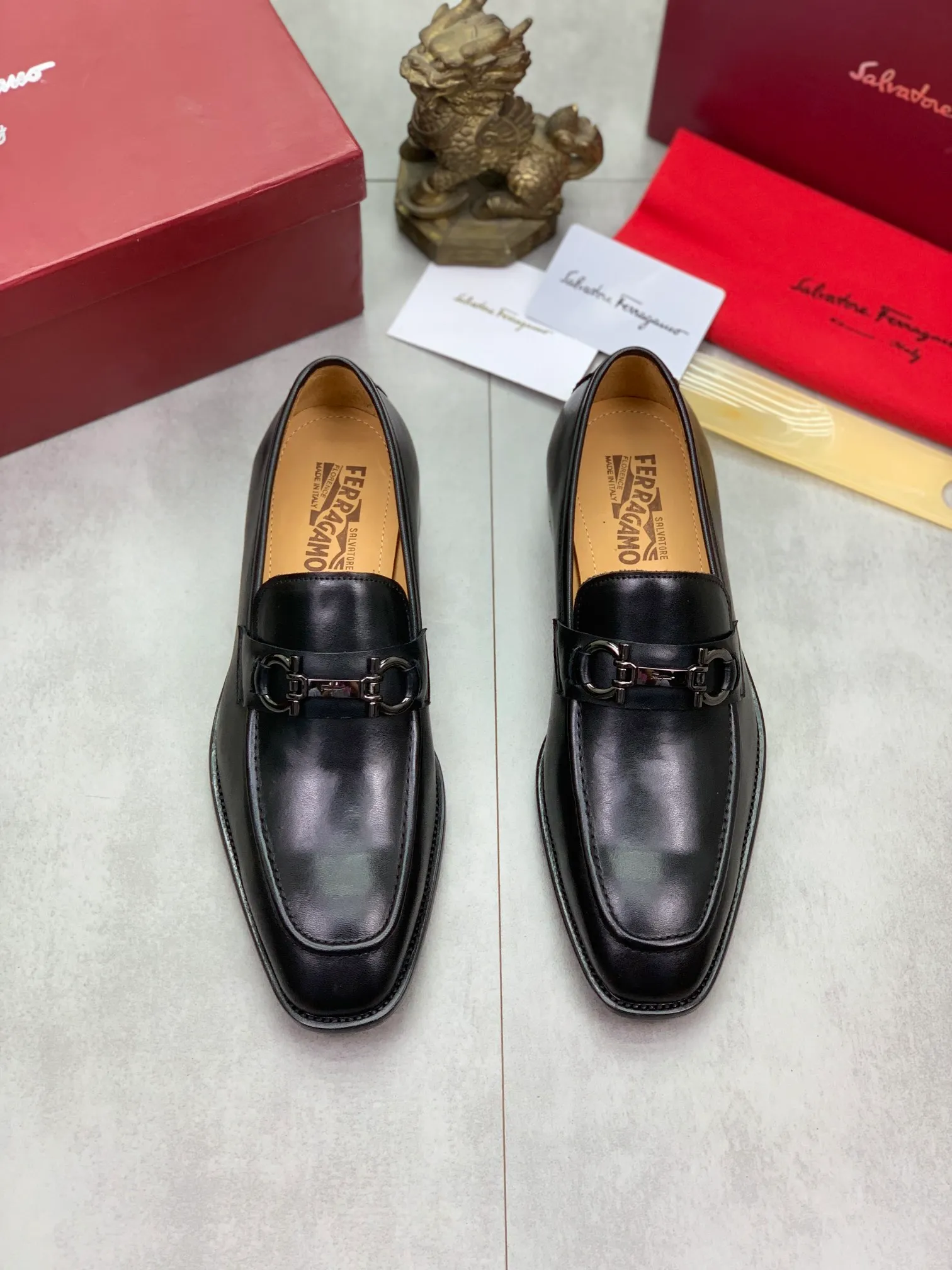 Men's men's shoes 💰P460💰[New style]🆘 Water-dyed cow lining [Ferragamo] Ferragamo's latest men's over-the-foot business leather shoes🇨🇳Official website original 1:1 molding💯The first layer is made of Italian imported calfskin➕Luxurious genuine cowhide lining, soft and comfortable🌴High-end atmosphere, the first choice for men with high taste🍍38-45 Black 🉑️Select